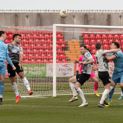 Gateshead 0-0 Farsley Celtic (4-2 pens)