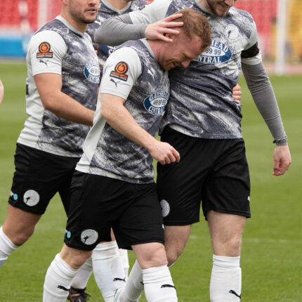 Gateshead 3-3 Barnet (4-1 pens)