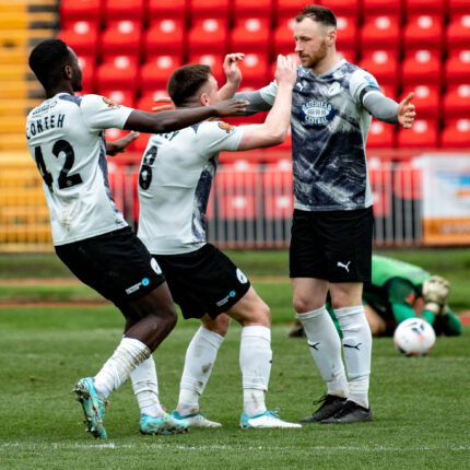Gateshead 3-3 Barnet (4-1 pens)