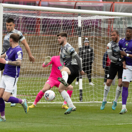 Gateshead 3-3 Barnet (4-1 pens)