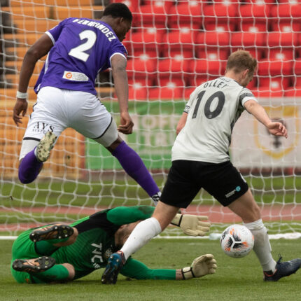 Gateshead 3-3 Barnet (4-1 pens)
