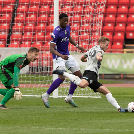 Gateshead 3-3 Barnet (4-1 pens)