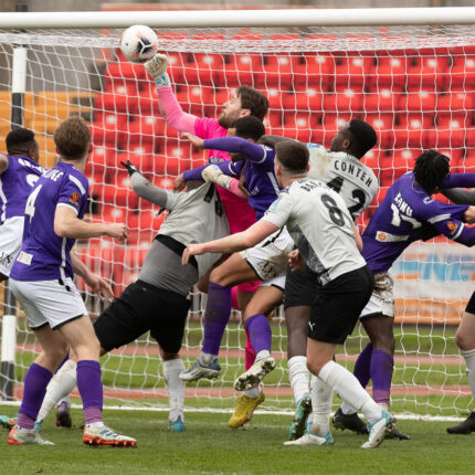 Gateshead 3-3 Barnet (4-1 pens)