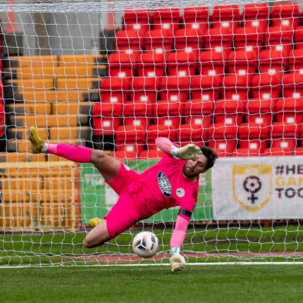 Gateshead 3-3 Barnet (4-1 pens)