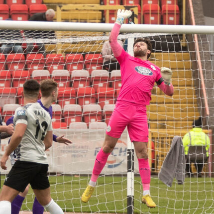 Gateshead 3-3 Barnet (4-1 pens)
