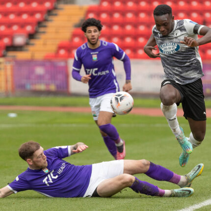 Gateshead 3-3 Barnet (4-1 pens)