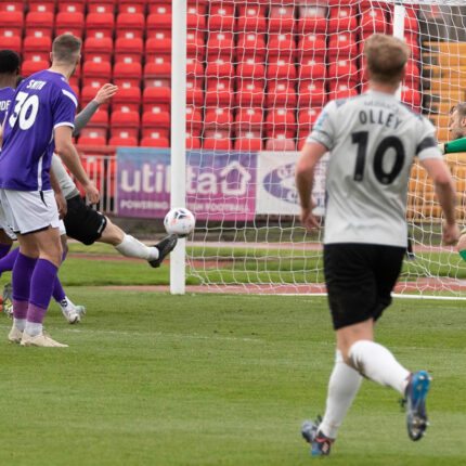 Gateshead 3-3 Barnet (4-1 pens)