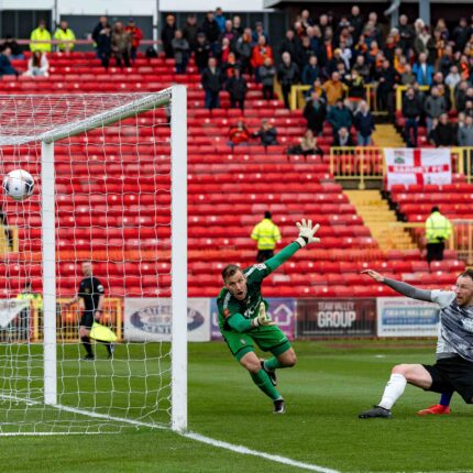 Gateshead 3-3 Barnet (4-1 pens)