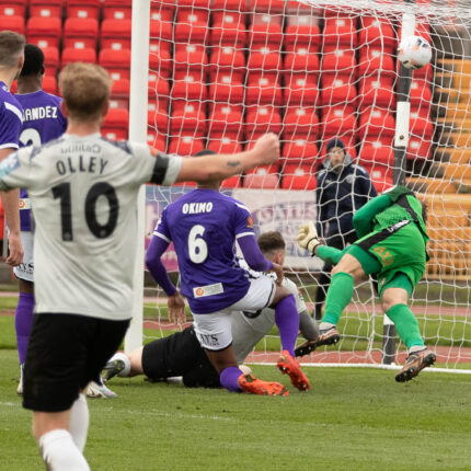 Gateshead 3-3 Barnet (4-1 pens)