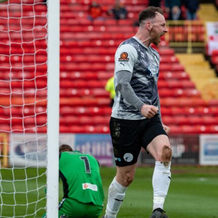 Gateshead 3-3 Barnet (4-1 pens)