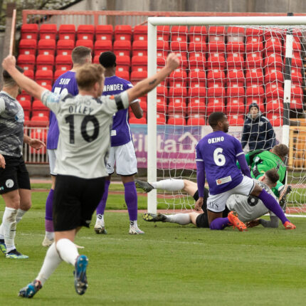 Gateshead 3-3 Barnet (4-1 pens)