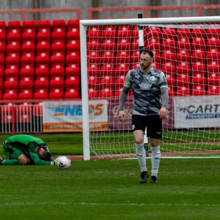Gateshead 3-3 Barnet (4-1 pens)