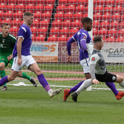 Gateshead 3-3 Barnet (4-1 pens)