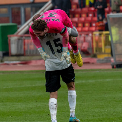Gateshead 3-3 Barnet (4-1 pens)
