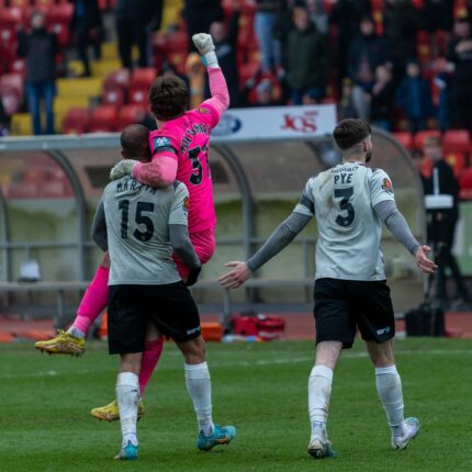 Gateshead 3-3 Barnet (4-1 pens)