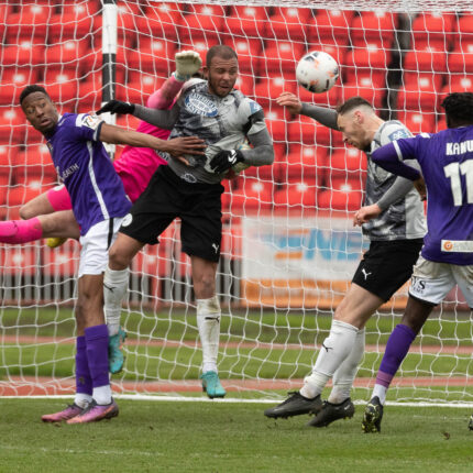 Gateshead 3-3 Barnet (4-1 pens)