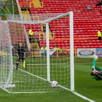 Gateshead 3-3 Barnet (4-1 pens)
