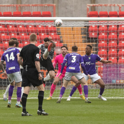 Gateshead 3-3 Barnet (4-1 pens)