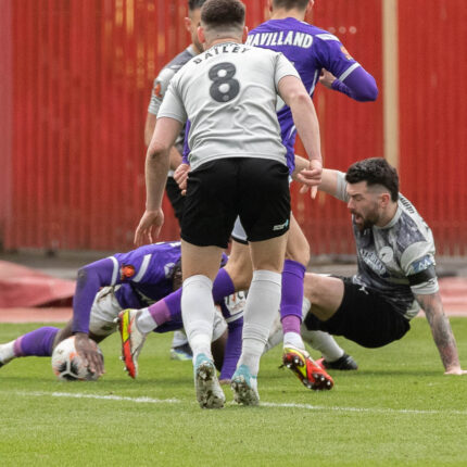 Gateshead 3-3 Barnet (4-1 pens)