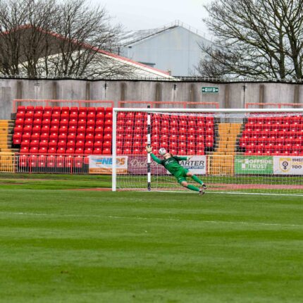 Gateshead 3-3 Barnet (4-1 pens)