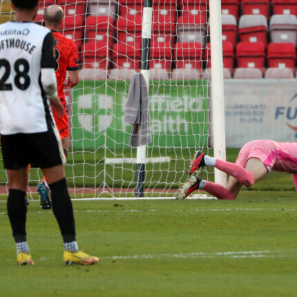 Gateshead 6-0 Dorking Wanderers