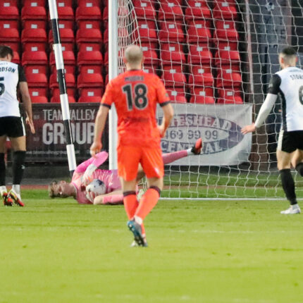 Gateshead 6-0 Dorking Wanderers