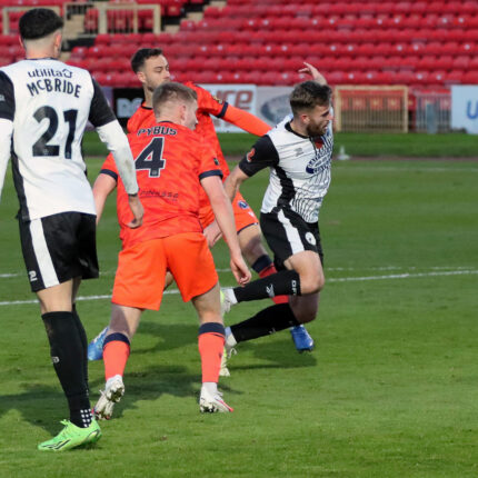 Gateshead 6-0 Dorking Wanderers
